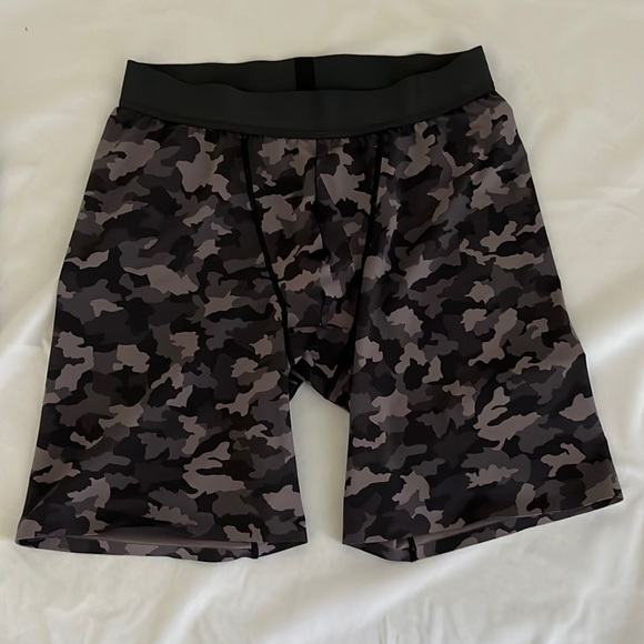 Lululemon camo underwear - Picture 1 of 3